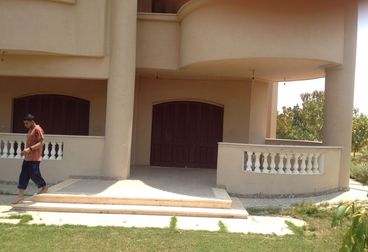 للبيع: فيلا فاخرة 4000م في كمبوند جرين على طريق مصر إسكندرية الصحراوي
