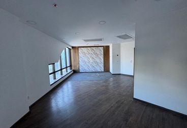 Office for rent 350 m directly on 90th Street