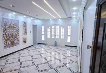 شقه للبيع فى اسكندرية شاطئ النخيل سادس عمارة من البحر على شارع رئيسي واجهة بحرى