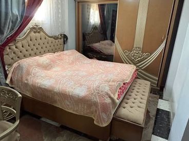 شقة لقطه للبيع من المالك مباشرة. ثلاث غرف كبار و رسيبشن قطعة كبيرة و حمام و مطبخ و اتنين بلكونه.