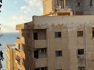 ✨شقة للبيع روعة مطلة على البحر🌊بمطلات مفتوحة في المندرة