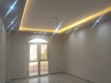 شقه بسعر مناسب ممكن عمل تسهيلات ع سنه فرصه للبيع في فيلات الحي التاني