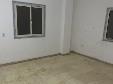 شقه للبيع خلف الجامعه الروسيه  صافى ٩٠ متر