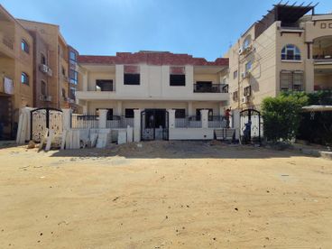 🏡 نصف بدروم للبيع في البنفسج فيلات – التجمع الخامس