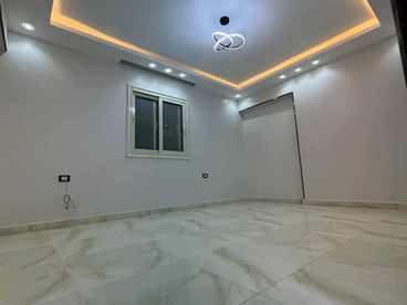 شقه للبيع 130م جانبي من شارع ال 27 النزهه 2 خلف محطه هشام بركات جسر السويس