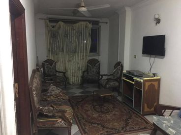 شقة للبيع في تقسيم عمروبن العاص الثاني بجوار إدارة بولاق الدكرور التعليمية