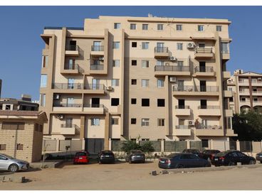  180 M² For sale in Small Investor