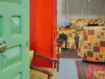 شقه للبيع بين فيصل والهرم على الشارع الرئيسي 160متر