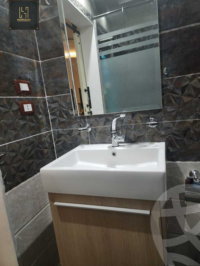 https://aqarmap.com.eg/en/listing/4102669-for-sale-cairo-new-cairo-compounds-mountain-view-hyde-park