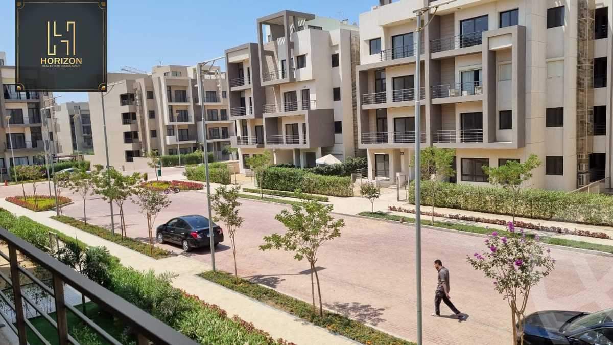 https://aqarmap.com.eg/en/listing/4102717-for-sale-cairo-new-cairo-compounds-mountain-view-hyde-park