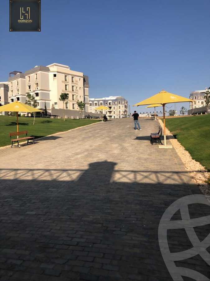 https://aqarmap.com.eg/en/listing/4102836-for-sale-cairo-new-cairo-compounds-mountain-view-hyde-park