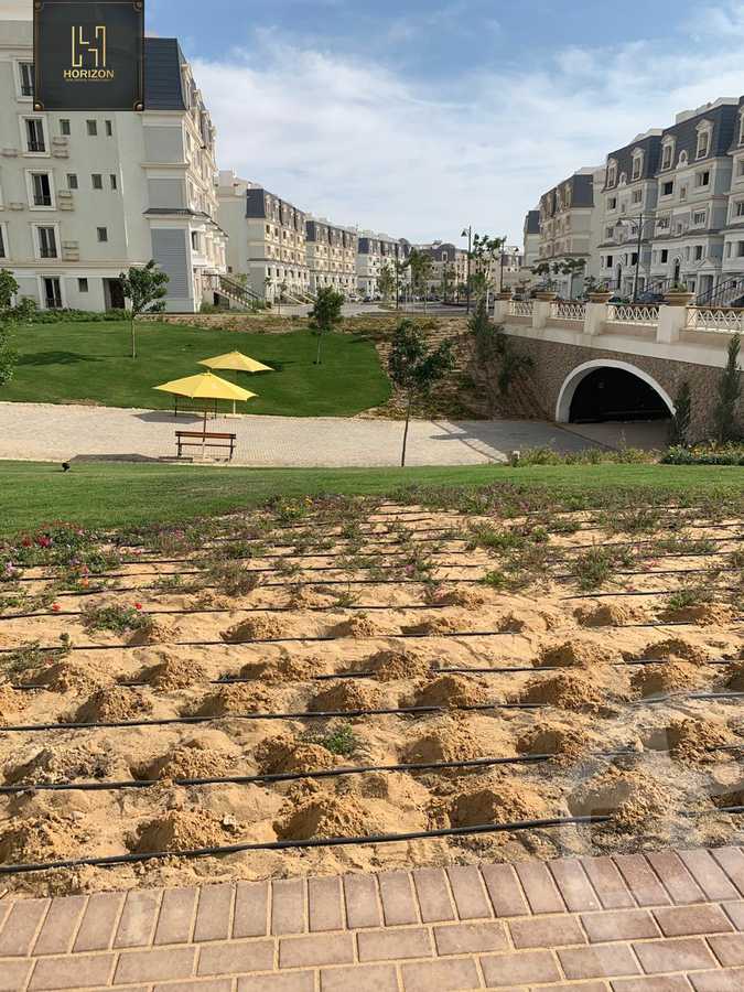 https://aqarmap.com.eg/en/listing/4102836-for-sale-cairo-new-cairo-compounds-mountain-view-hyde-park