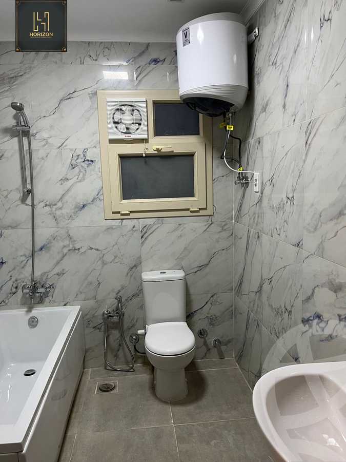 https://aqarmap.com.eg/en/listing/4136334-for-rent-cairo-new-cairo-compounds-mountain-view-hyde-park