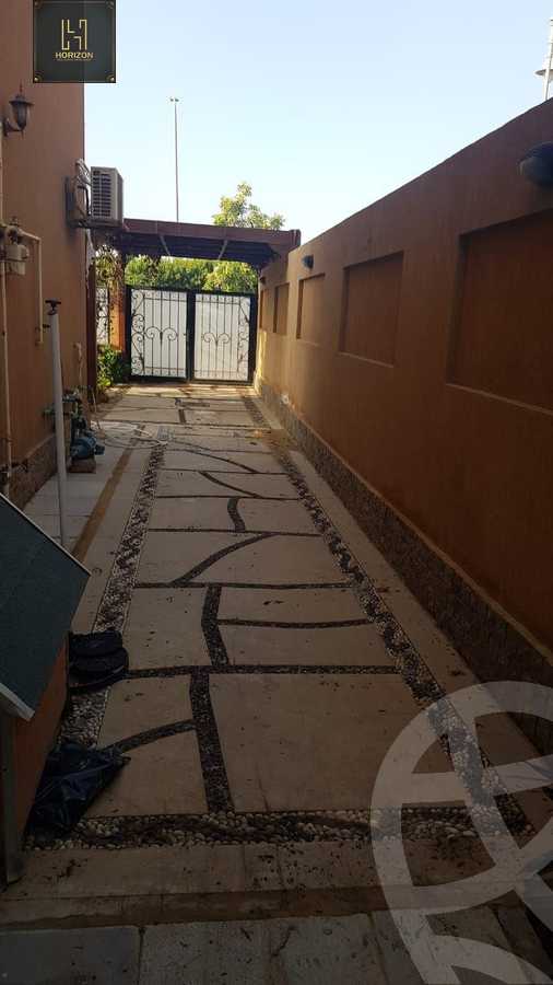 https://aqarmap.com.eg/en/listing/4149986-for-sale-cairo-new-cairo-compounds-les-rois