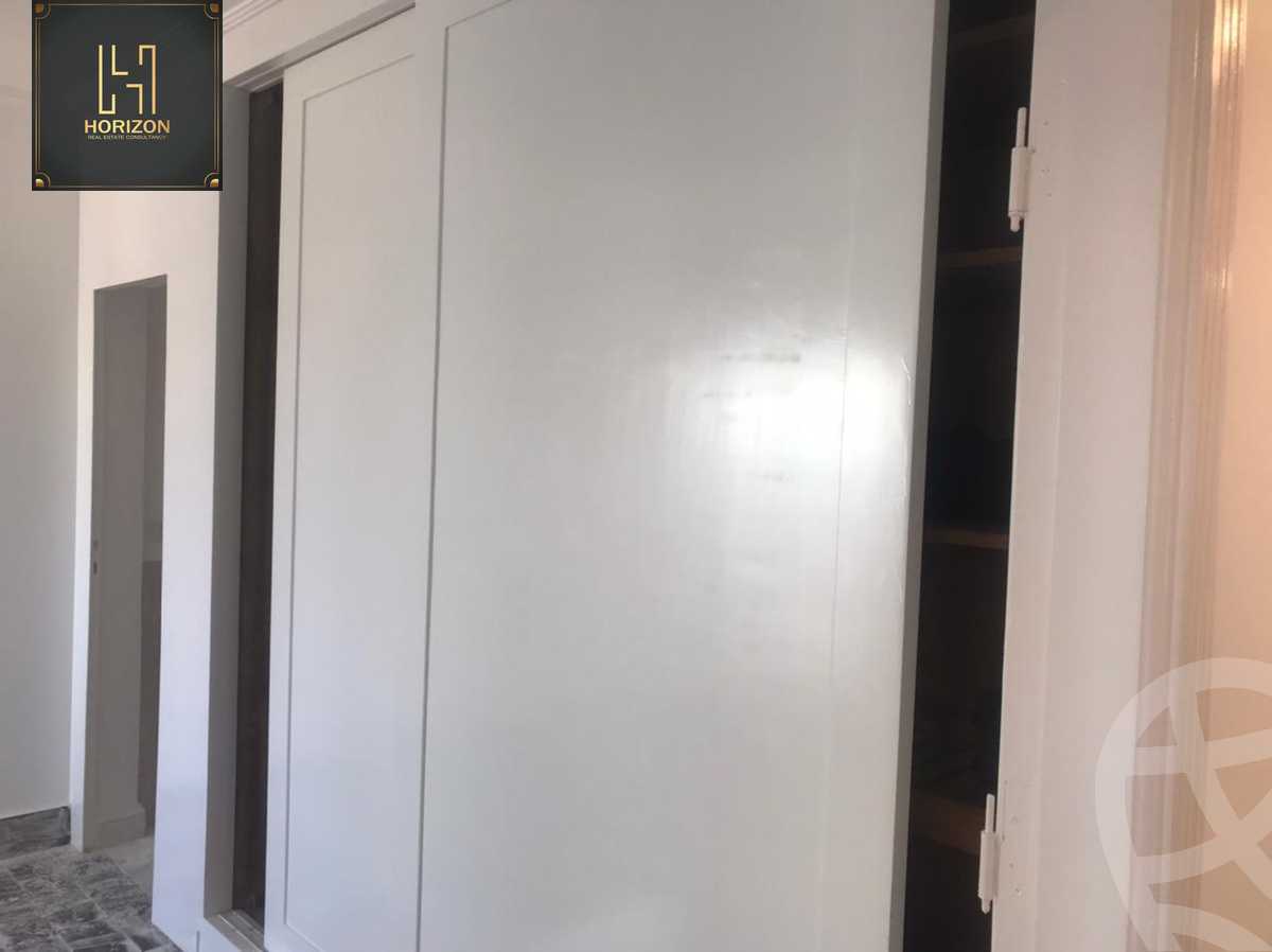 https://aqarmap.com.eg/en/listing/4168390-for-sale-cairo-new-cairo-compounds-mountain-view-hyde-park