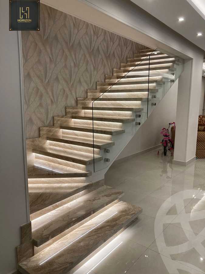 https://aqarmap.com.eg/en/listing/4169770-for-sale-cairo-new-cairo-compounds-mountain-view-hyde-park