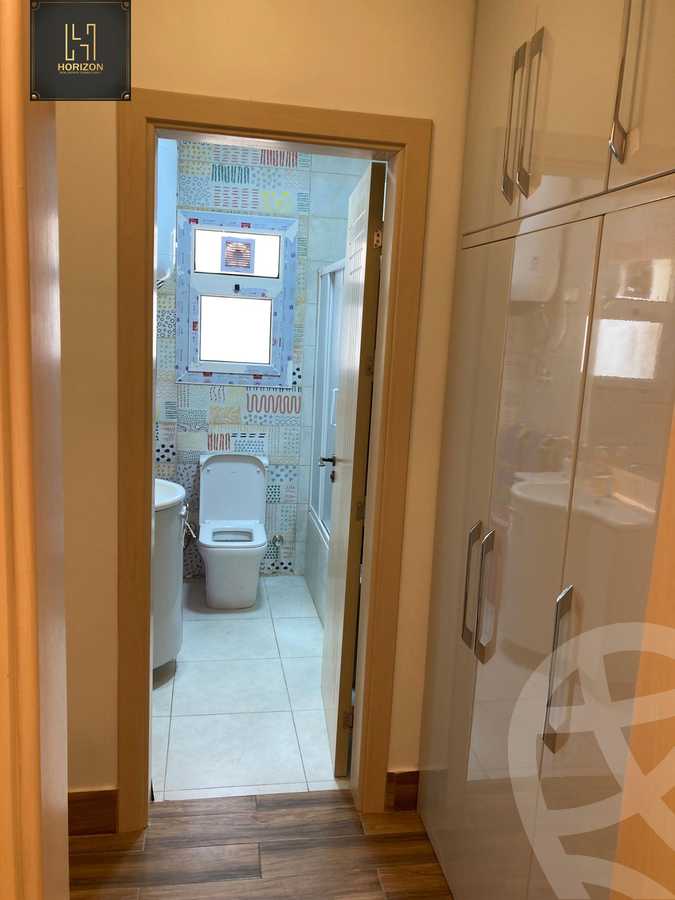 https://aqarmap.com.eg/en/listing/4169770-for-sale-cairo-new-cairo-compounds-mountain-view-hyde-park