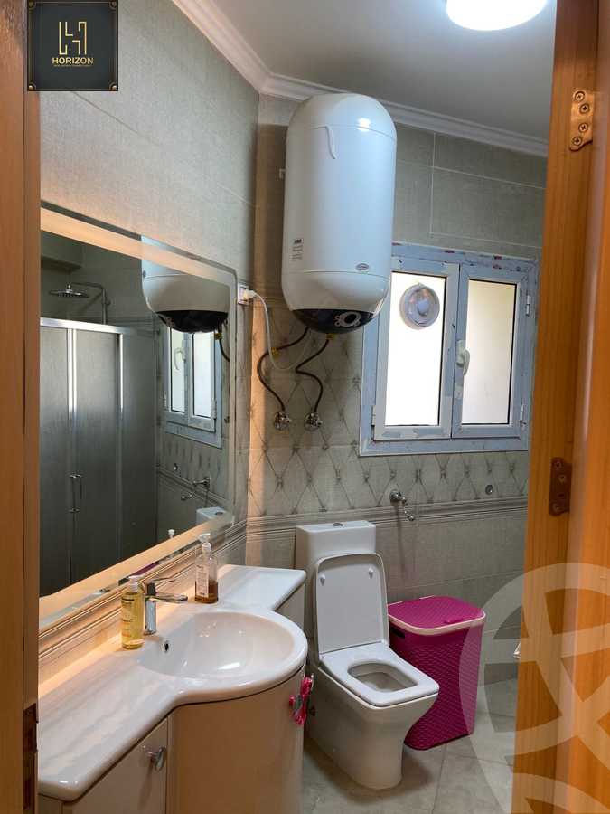 https://aqarmap.com.eg/en/listing/4169770-for-sale-cairo-new-cairo-compounds-mountain-view-hyde-park