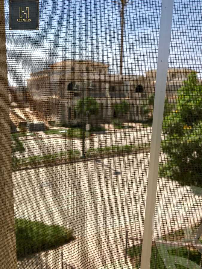 https://aqarmap.com.eg/en/listing/4169770-for-sale-cairo-new-cairo-compounds-mountain-view-hyde-park