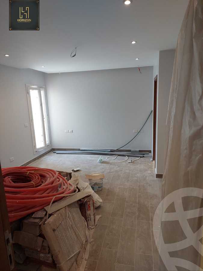 https://aqarmap.com.eg/en/listing/4274203-for-sale-cairo-new-cairo-compounds-mountain-view-hyde-park