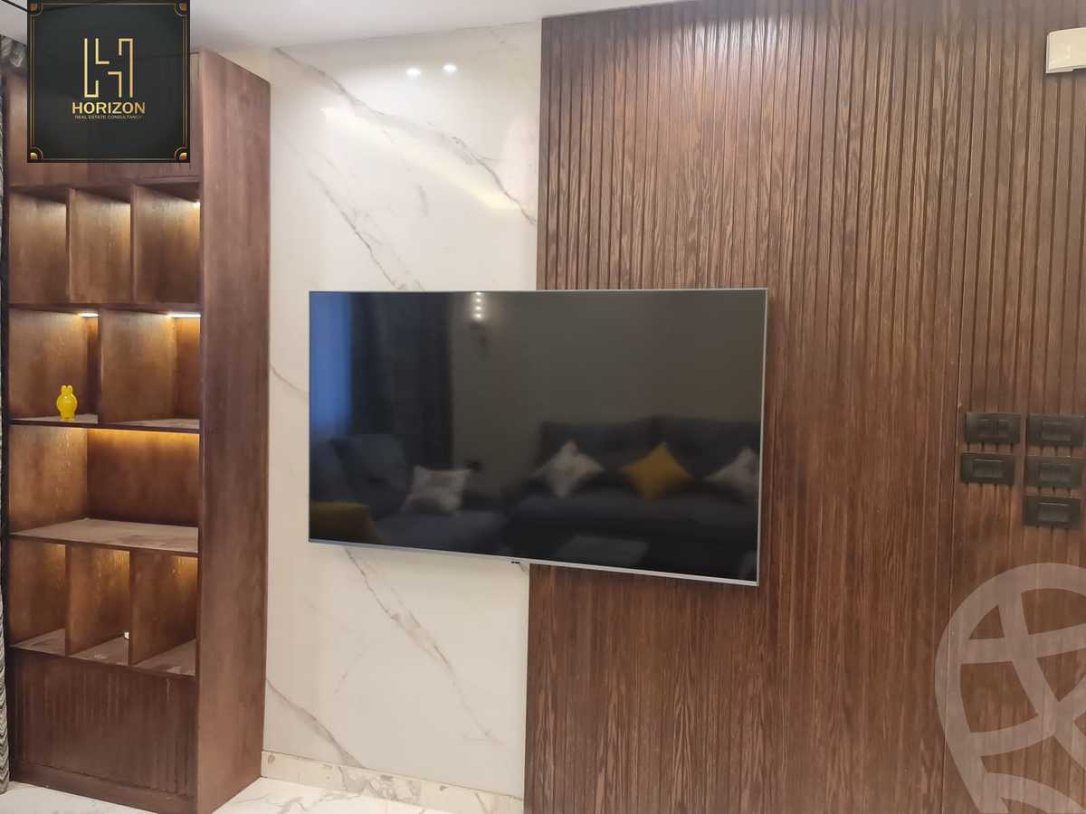 https://aqarmap.com.eg/en/listing/4347405-for-rent-cairo-new-cairo-compounds-mountain-view-hyde-park