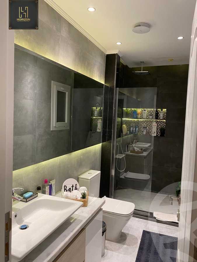 https://aqarmap.com.eg/en/listing/6262986-for-sale-cairo-new-cairo-compounds-mountain-view-hyde-park