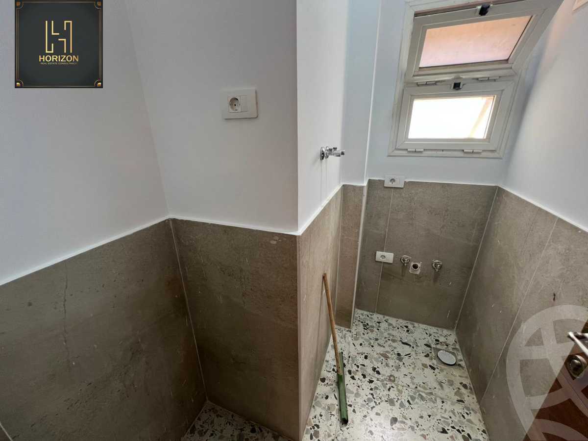 https://aqarmap.com.eg/ar/listing/6277892-for-rent-cairo-new-cairo-compounds-hyde-park-centre-ville-hyde-park
