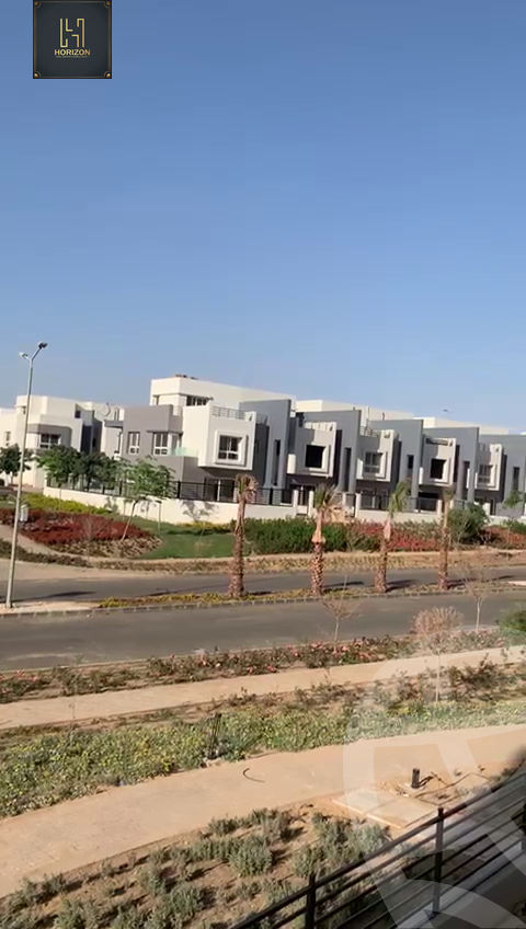 https://aqarmap.com.eg/en/listing/6376388-for-sale-cairo-new-cairo-compounds-hyde-park-park-corner-hyde-park