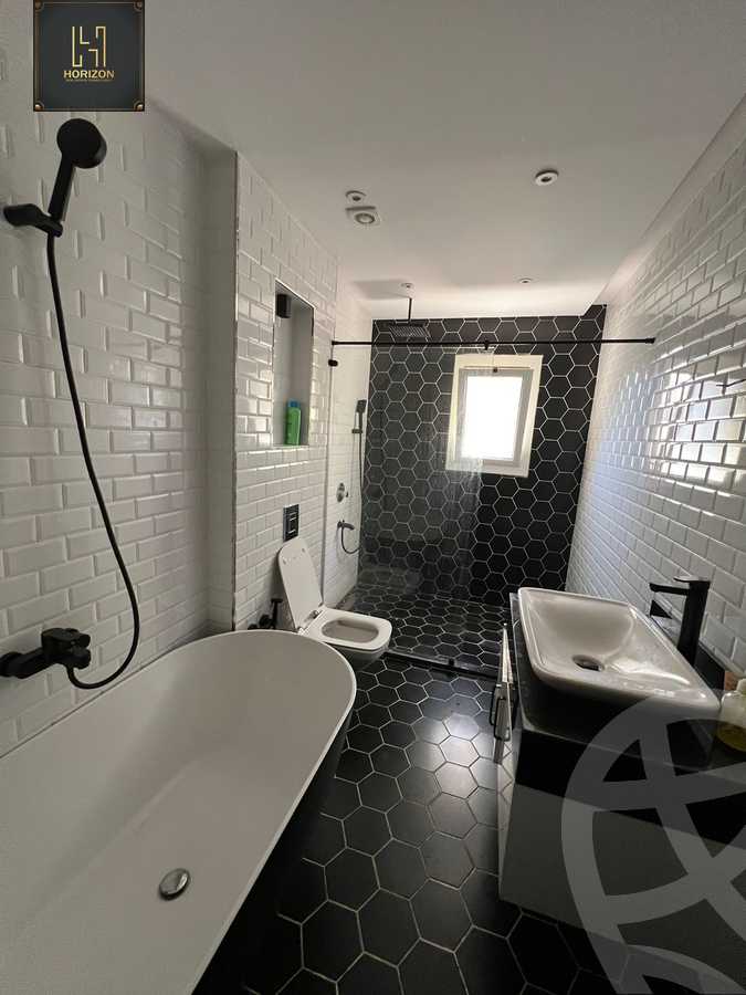 https://aqarmap.com.eg/ar/listing/6456070-for-sale-cairo-new-cairo-compounds-mountain-view-hyde-park