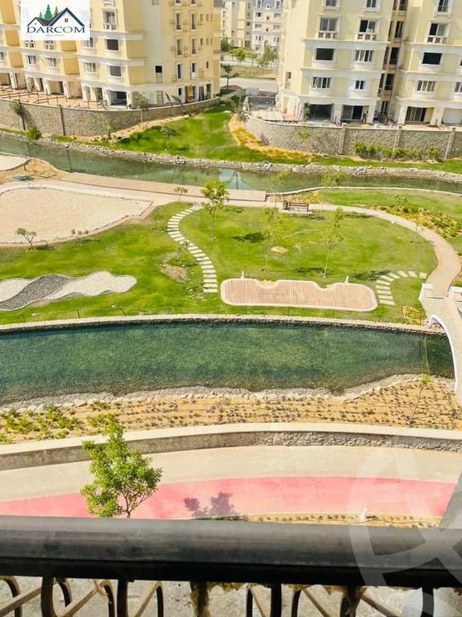 https://aqarmap.com.eg/en/listing/4038766-for-sale-cairo-new-cairo-compounds-mountain-view-hyde-park