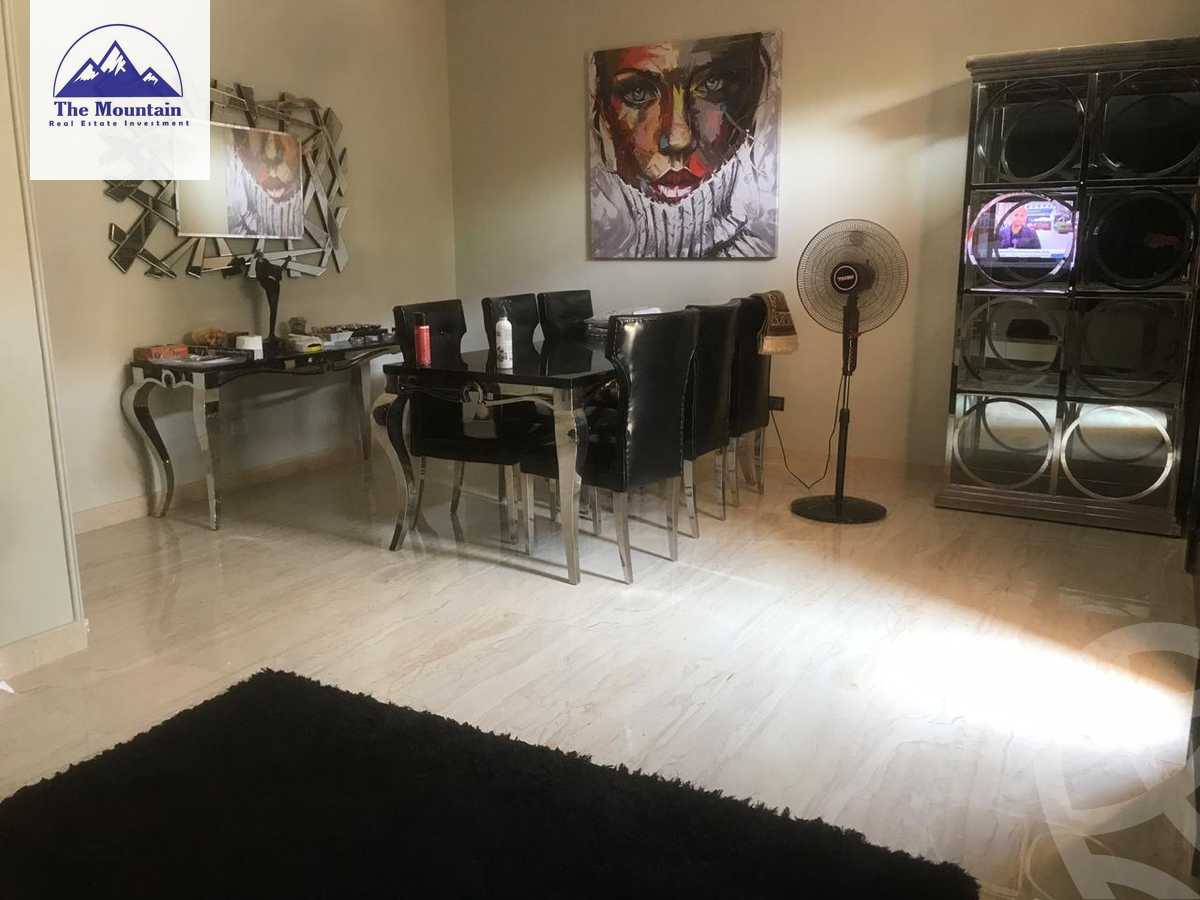 https://aqarmap.com.eg/ar/listing/3706112-for-sale-cairo-el-sheikh-zayed-city-compounds-kmbwnd-wyst-twn-swdyk