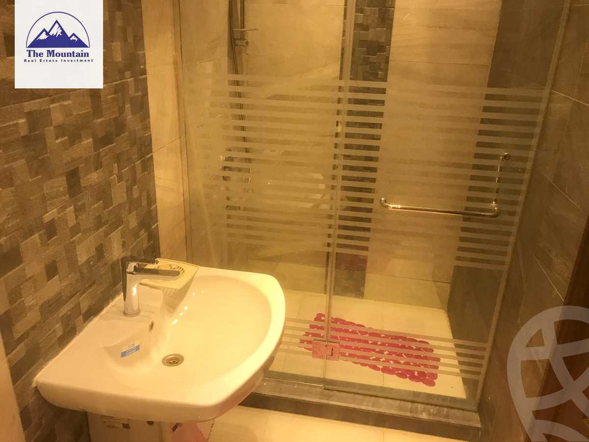 https://aqarmap.com.eg/ar/listing/3706112-for-sale-cairo-el-sheikh-zayed-city-compounds-kmbwnd-wyst-twn-swdyk