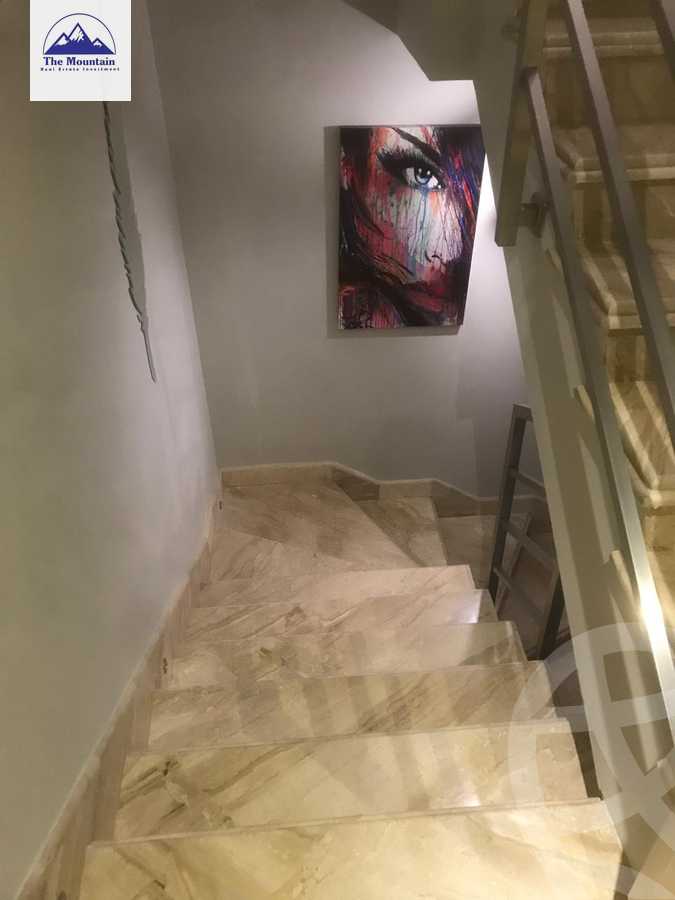 https://aqarmap.com.eg/ar/listing/3706112-for-sale-cairo-el-sheikh-zayed-city-compounds-kmbwnd-wyst-twn-swdyk