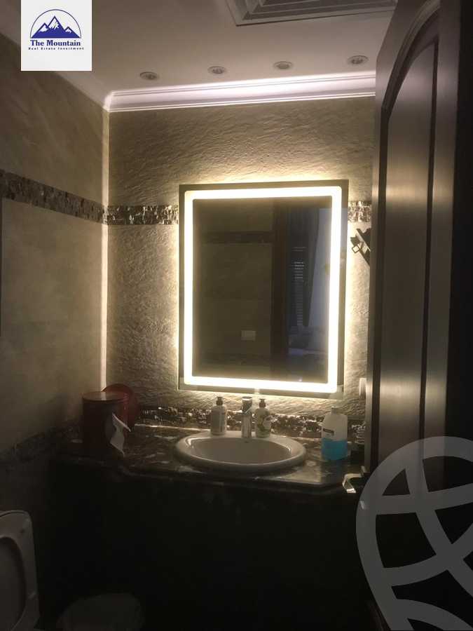 https://aqarmap.com.eg/ar/listing/3706112-for-sale-cairo-el-sheikh-zayed-city-compounds-kmbwnd-wyst-twn-swdyk