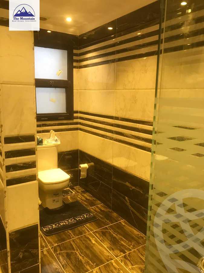 https://aqarmap.com.eg/ar/listing/3706112-for-sale-cairo-el-sheikh-zayed-city-compounds-kmbwnd-wyst-twn-swdyk
