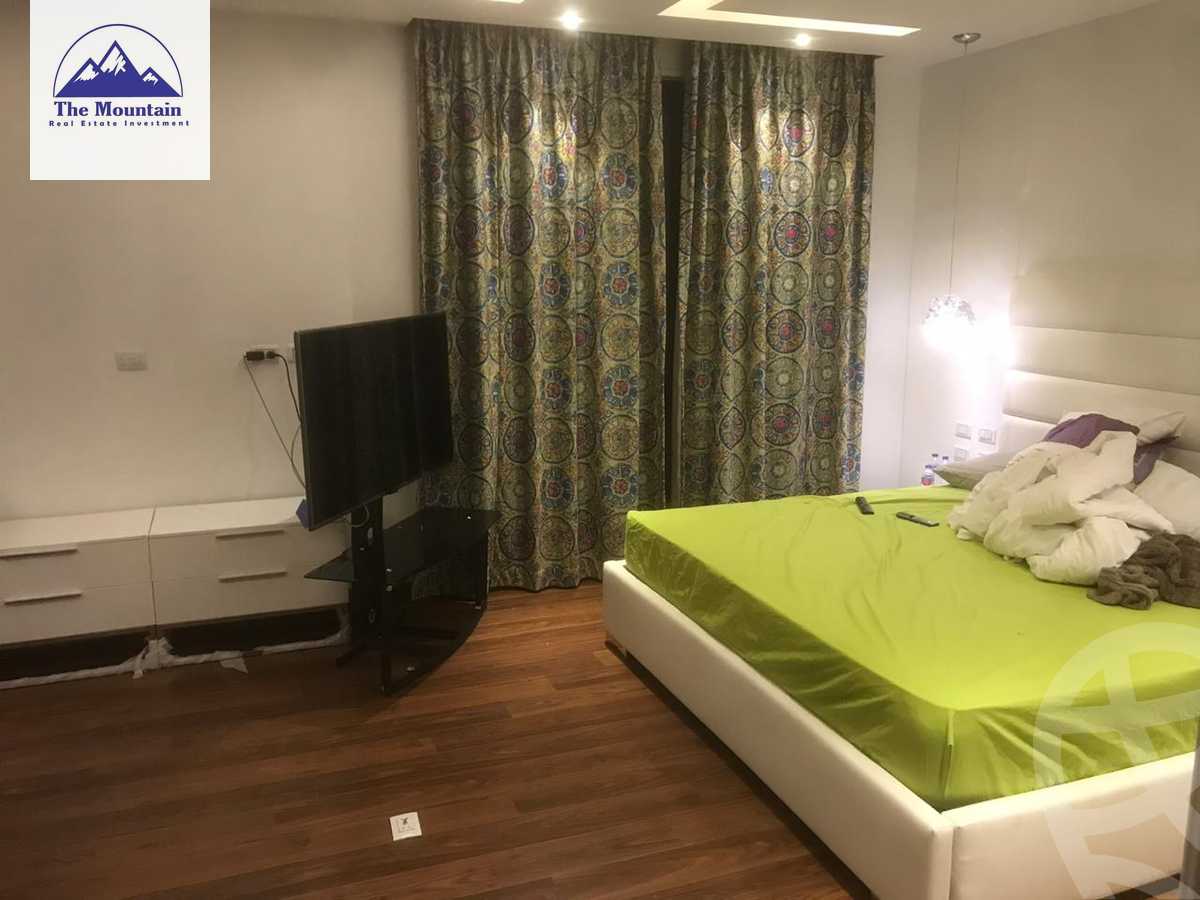 https://aqarmap.com.eg/ar/listing/3706112-for-sale-cairo-el-sheikh-zayed-city-compounds-kmbwnd-wyst-twn-swdyk