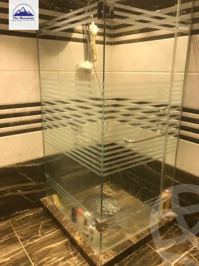 https://aqarmap.com.eg/ar/listing/3706112-for-sale-cairo-el-sheikh-zayed-city-compounds-kmbwnd-wyst-twn-swdyk