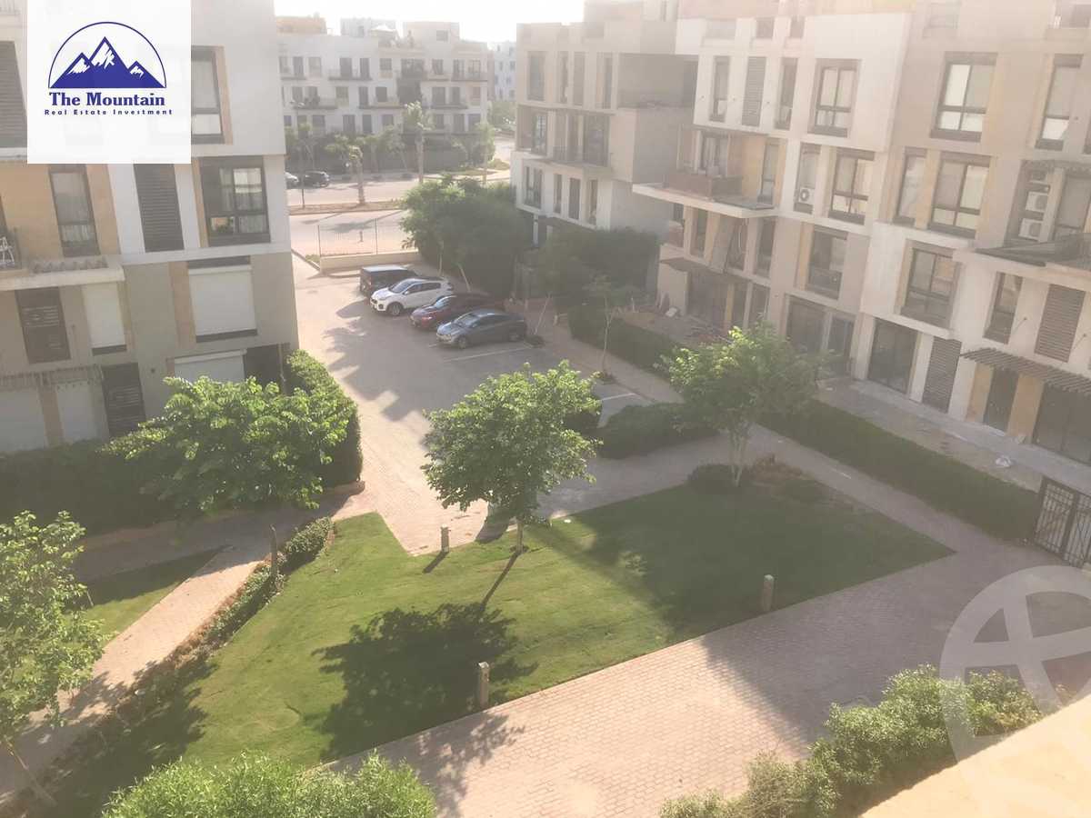 https://aqarmap.com.eg/ar/listing/3706112-for-sale-cairo-el-sheikh-zayed-city-compounds-kmbwnd-wyst-twn-swdyk