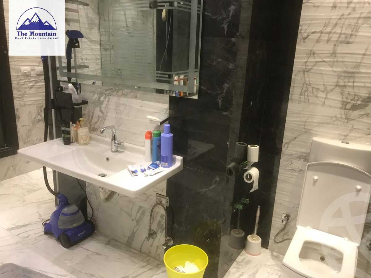 https://aqarmap.com.eg/ar/listing/3706112-for-sale-cairo-el-sheikh-zayed-city-compounds-kmbwnd-wyst-twn-swdyk