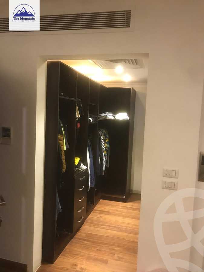 https://aqarmap.com.eg/ar/listing/3706112-for-sale-cairo-el-sheikh-zayed-city-compounds-kmbwnd-wyst-twn-swdyk