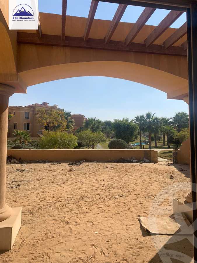 https://aqarmap.com.eg/ar/listing/3798583-for-sale-cairo-el-sheikh-zayed-city-compounds-in-sheikh-zayed-royal-meadows