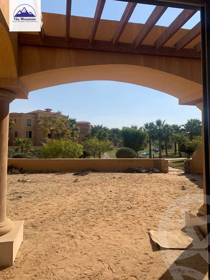 https://aqarmap.com.eg/ar/listing/3798583-for-sale-cairo-el-sheikh-zayed-city-compounds-in-sheikh-zayed-royal-meadows