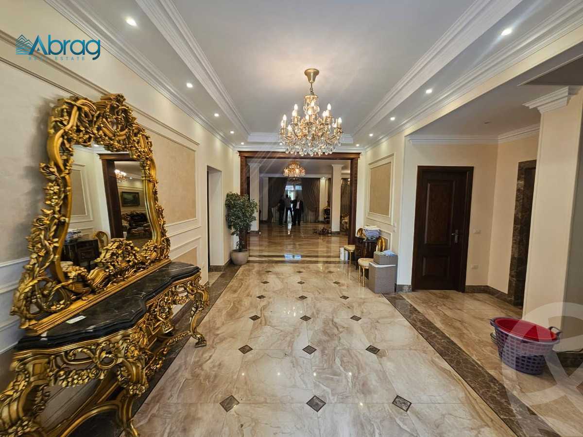 https://aqarmap.com.eg/en/listing/6635882-for-sale-cairo-el-sheikh-zayed-city-compounds-royal-city