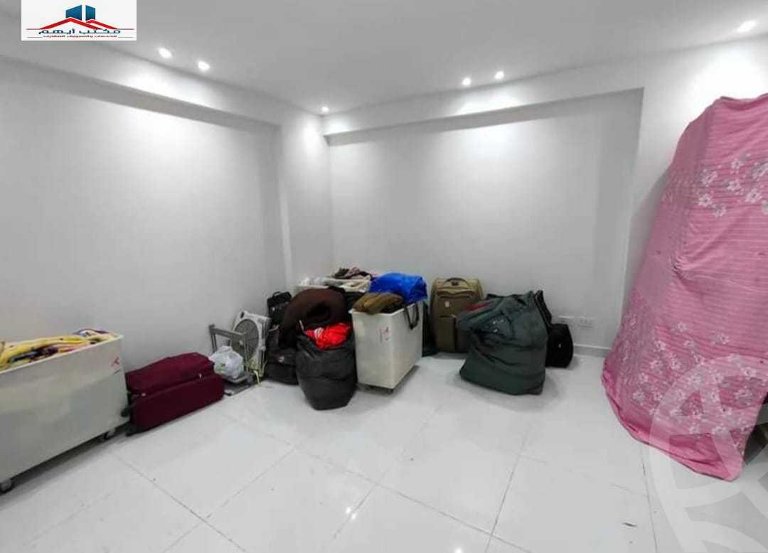 https://aqarmap.com.eg/en/listing/4318705-for-sale-alexandria-kafr-abdo-sant-square-st