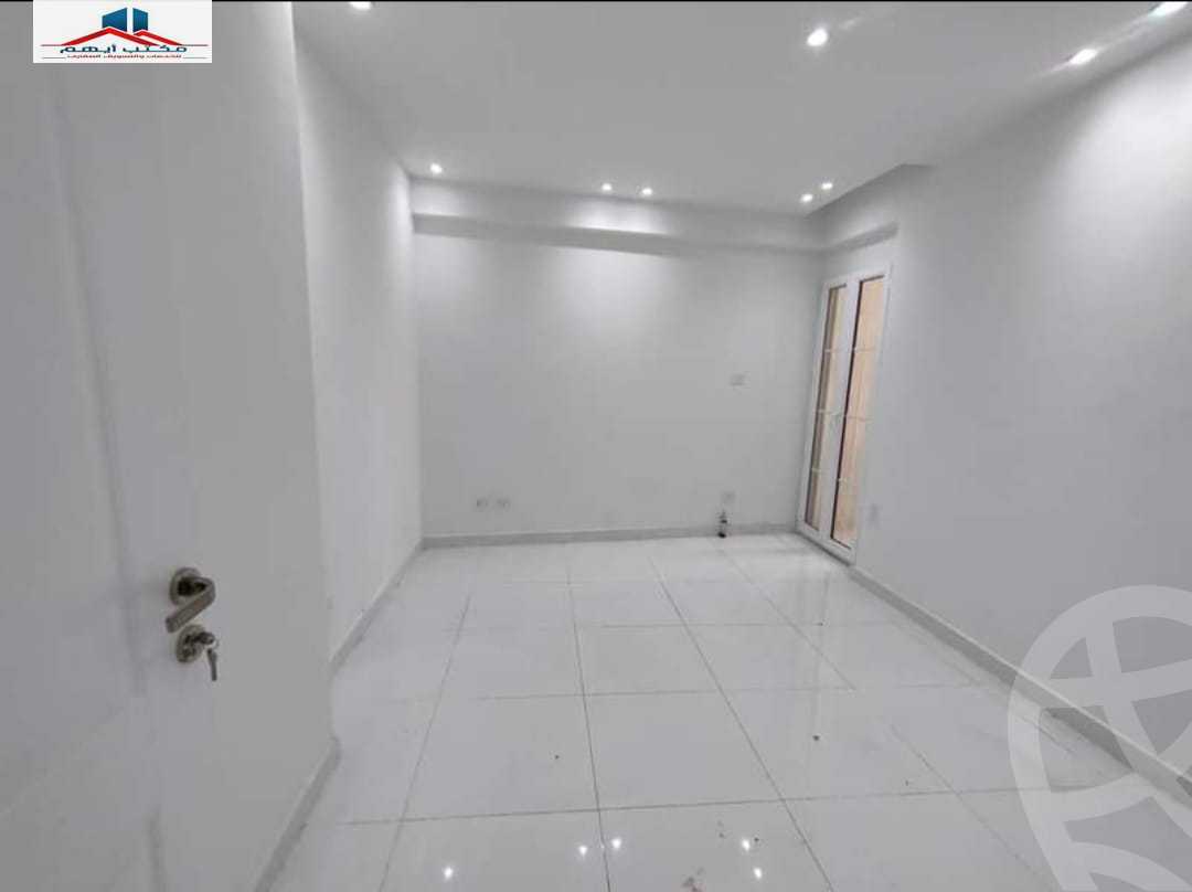 https://aqarmap.com.eg/en/listing/4318705-for-sale-alexandria-kafr-abdo-sant-square-st