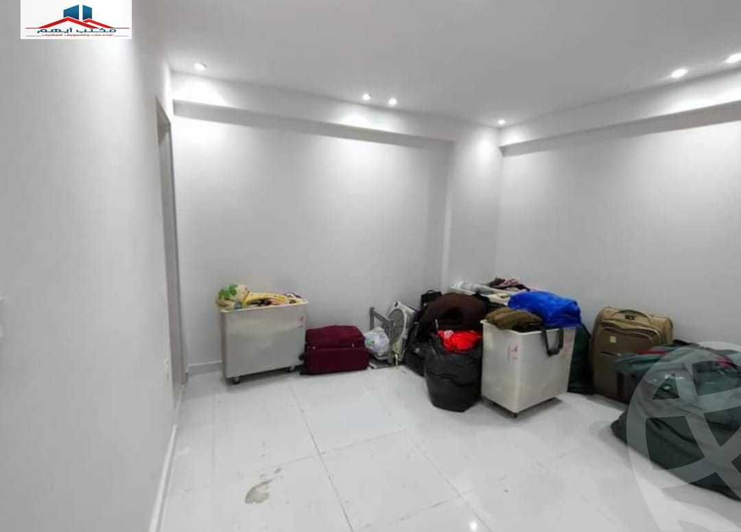 https://aqarmap.com.eg/en/listing/4318705-for-sale-alexandria-kafr-abdo-sant-square-st