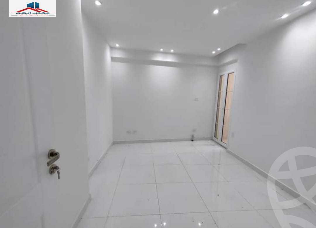 https://aqarmap.com.eg/en/listing/4318705-for-sale-alexandria-kafr-abdo-sant-square-st