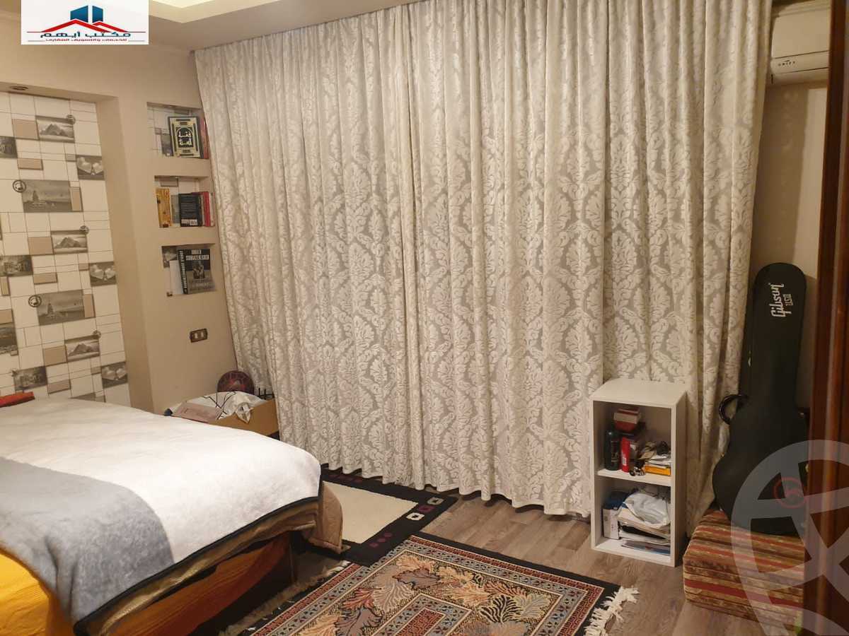 https://aqarmap.com.eg/ar/listing/4113592-for-sale-alexandria-kafr-abdo-sant-square-st
