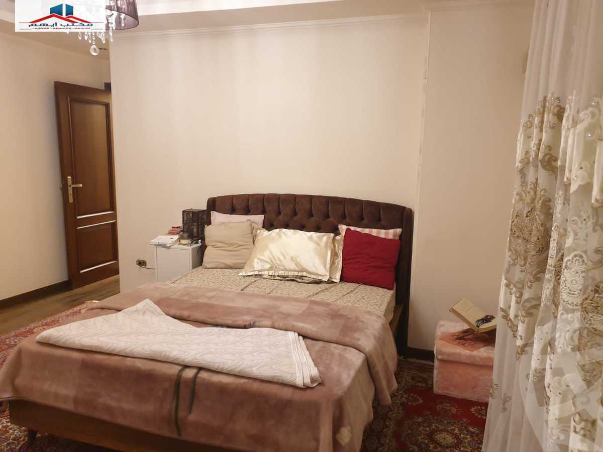 https://aqarmap.com.eg/ar/listing/4113592-for-sale-alexandria-kafr-abdo-sant-square-st