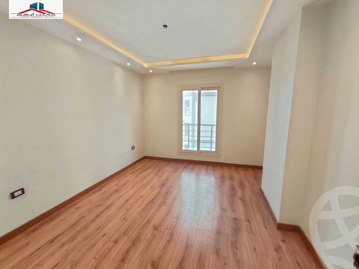 https://aqarmap.com.eg/en/listing/4253161-for-sale-alexandria-kafr-abdo-sant-square-st